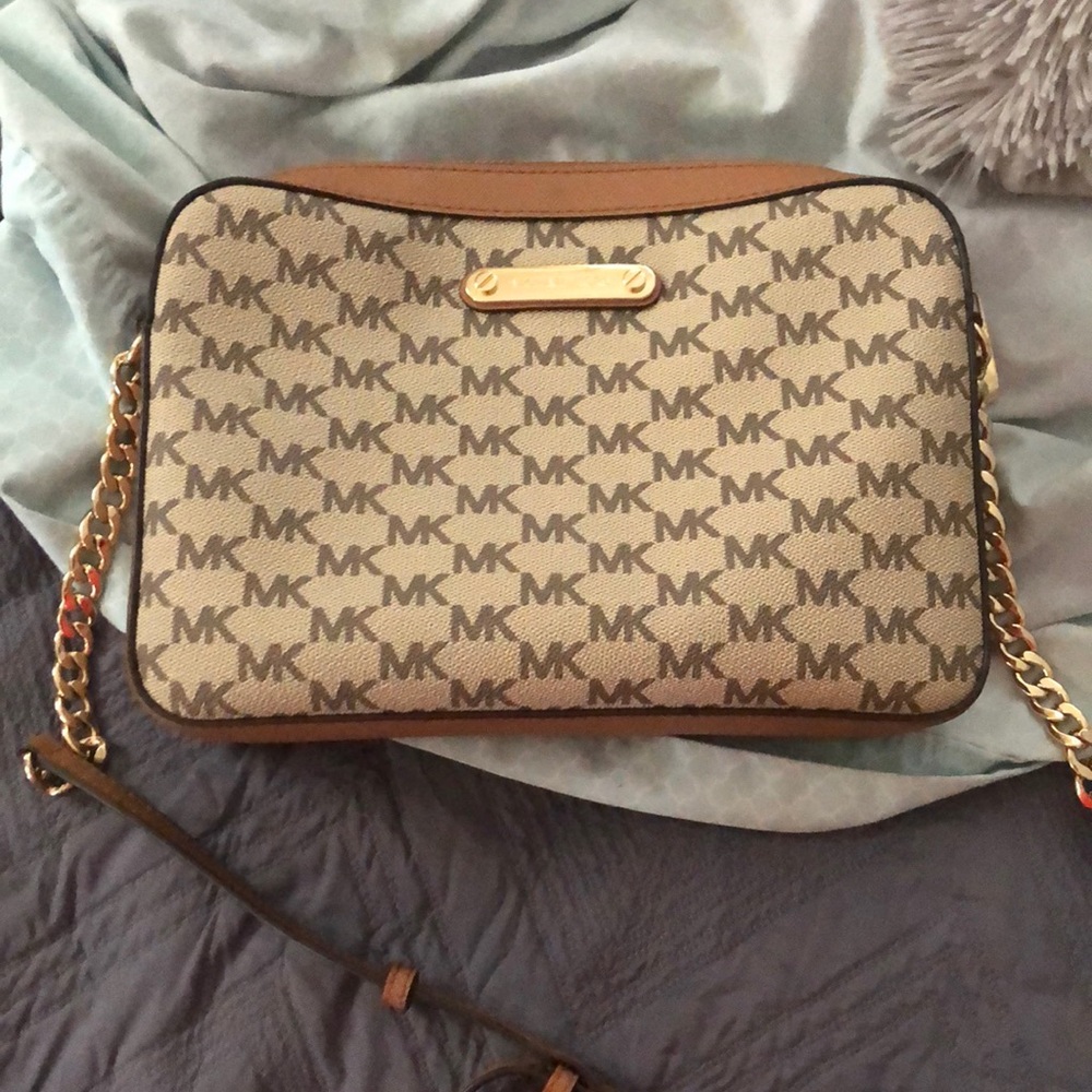 Micheal Kors Large Jet Set Crossbody
